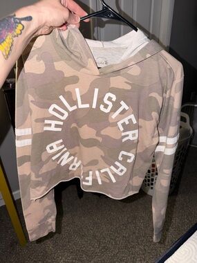 Hollister Cropped Camo Hoodie in Taupe and Olive